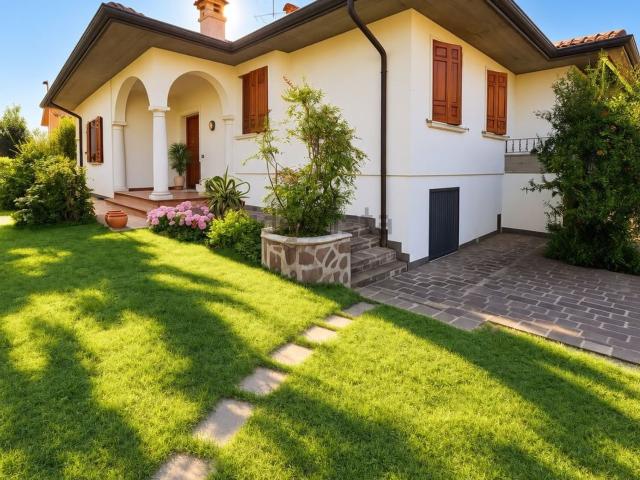 Case e ville in vendita di 330 m² in Via Aldo Moro