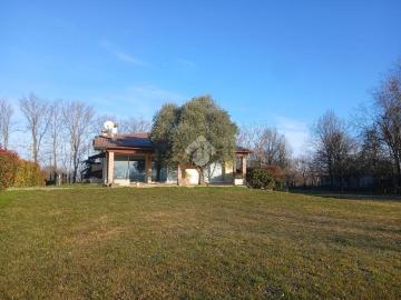 Case e ville in vendita di 330 m² in Via Alessandro Manzoni
