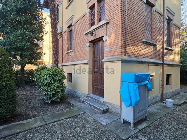 Case e ville in vendita di 330 m² in Via G. Moreali