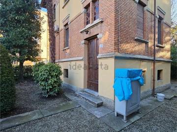 Case e ville in vendita di 330 m² in Via G. Moreali