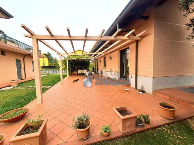 Case e ville in vendita di 330 m² in Via Giuseppe Garibaldi