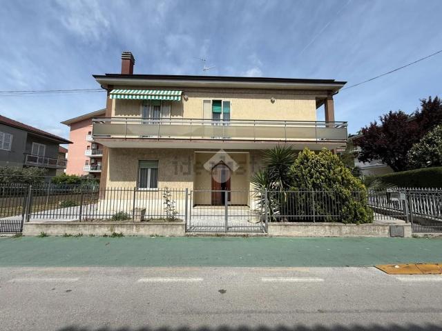 Villetta indipendente in vendita di 330 m² in Via Giuseppe Garibaldi, 46