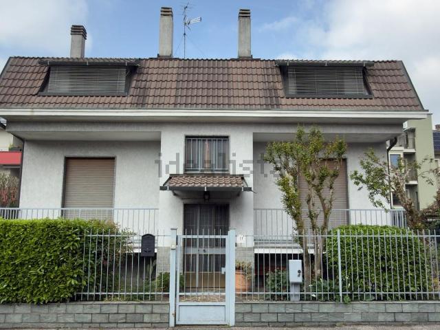 Case e ville in vendita di 330 m² in Via Giuseppe Giusti