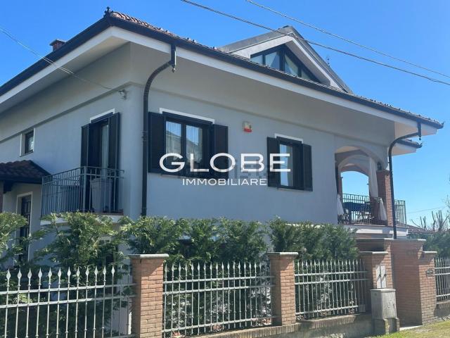 Case e ville in vendita di 330 m² in Via Giuseppe Verdi