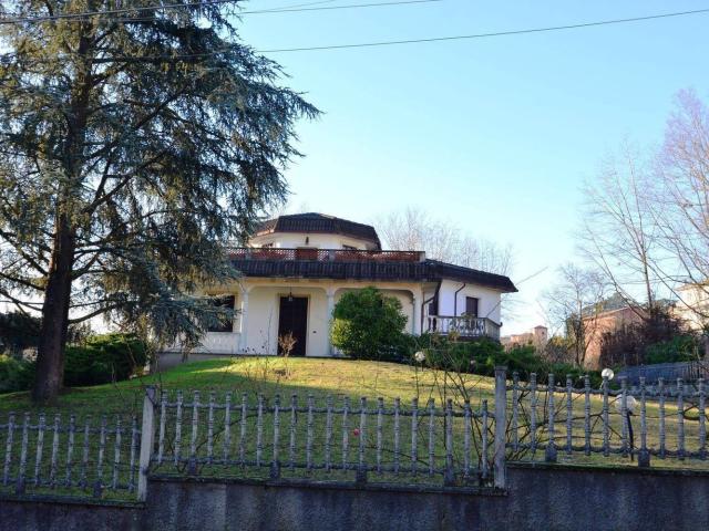 Case e ville in vendita di 330 m² in Via Dante A 2