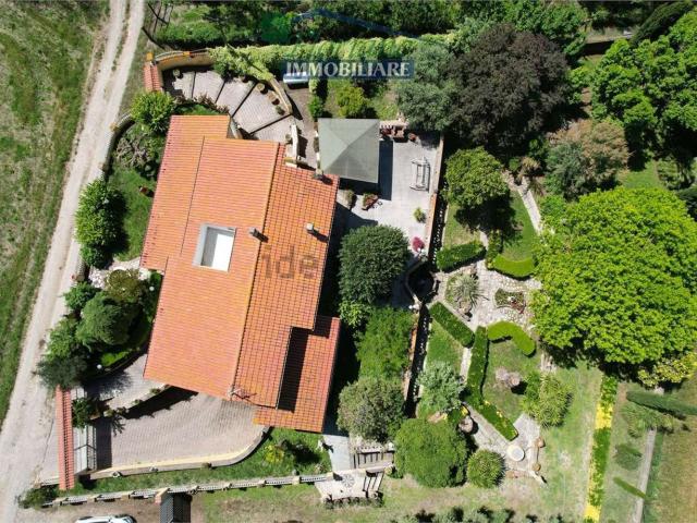 Case e ville in vendita di 330 m² in Via dei Carbonari