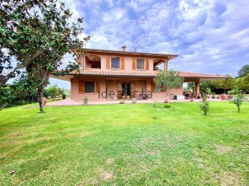 Case e ville in vendita di 330 m² in Via del mare