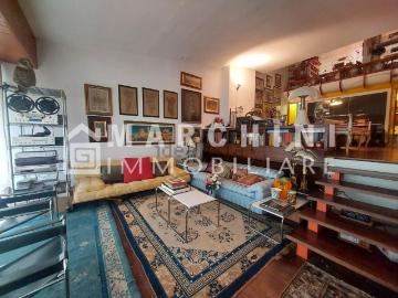 Case e ville in vendita di 330 m² in Via del Borgo, 55100