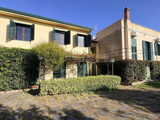 Case e ville in vendita di 330 m² in Via Etnea, 529