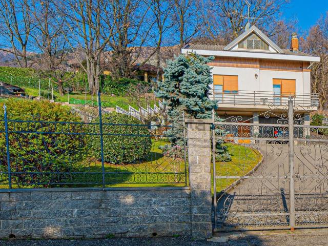 Case e ville in vendita di 330 m² in Via Fiano