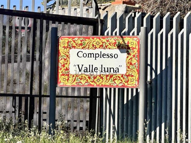 Case e ville in vendita di 330 m² in Via Francesco Denaro, 1