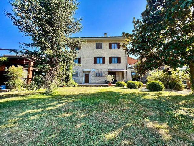 Case e ville in vendita di 330 m² in Via Francesco Soriano