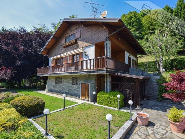 Case e ville in vendita di 330 m² in Via Indiritto