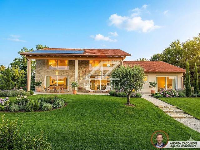 Case e ville in vendita di 330 m² in Via Larghe Ongaresca
