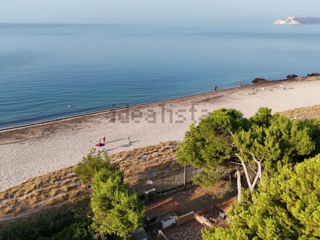 Case e ville in vendita di 330 m² in Via Levante