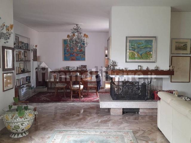 Case e ville in vendita di 330 m² in Via Lepanto