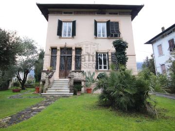 Case e ville in vendita di 330 m² in Via Ludovica, 56