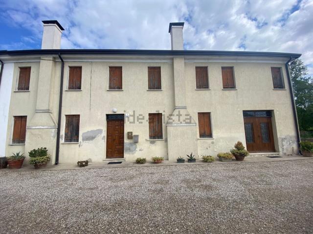 Case e ville in vendita di 330 m² in Via Molina
