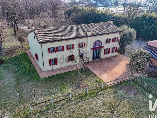 Case e ville in vendita di 330 m² in Via Marpegane