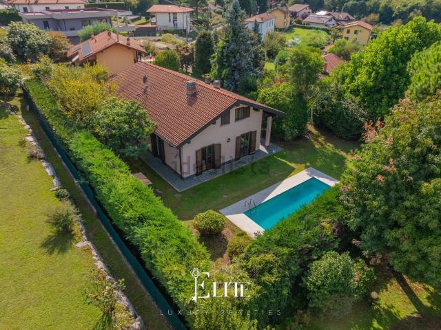 Case e ville in vendita di 330 m² in Via Mercallo, 19