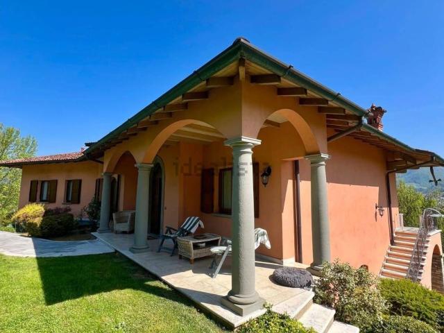 Case e ville in vendita di 330 m² in Via Miravalle