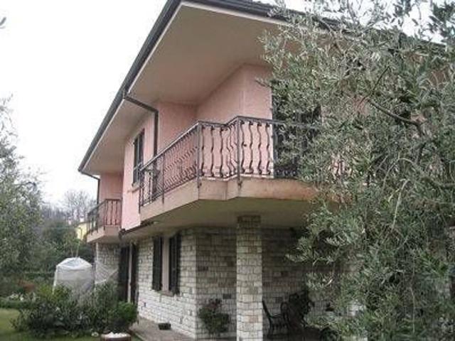 Case e ville in vendita di 330 m² in Via Nazionale