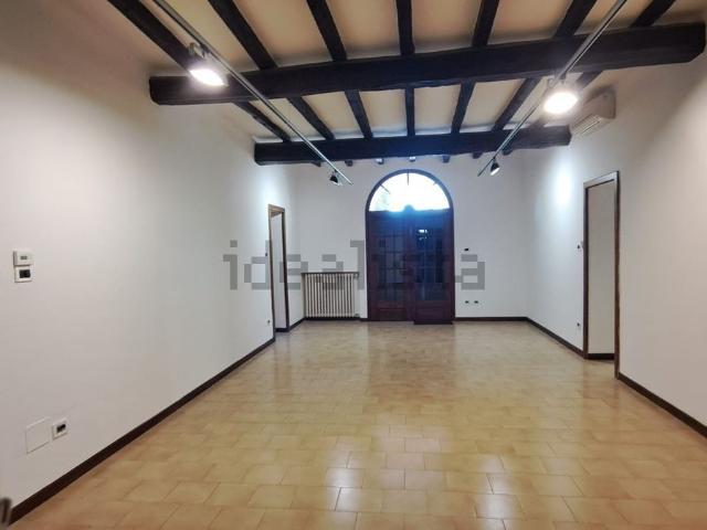 Case e ville in vendita di 330 m² in Via Saliceto, 28