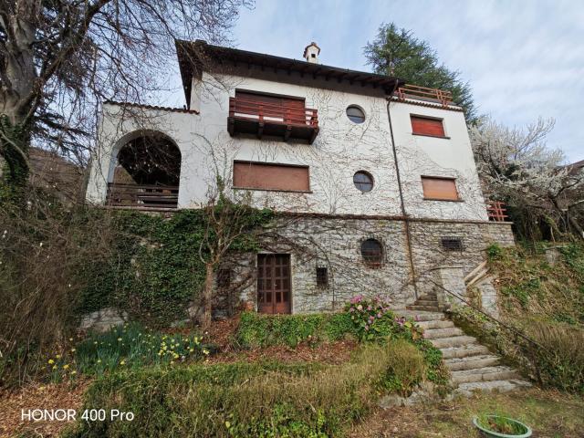 Case e ville in vendita di 330 m² in Via San Pietro, 4