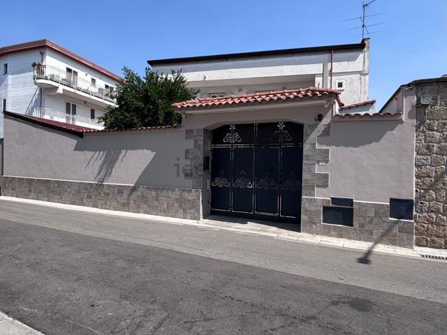 Case e ville in vendita di 330 m² in Via San Pietro