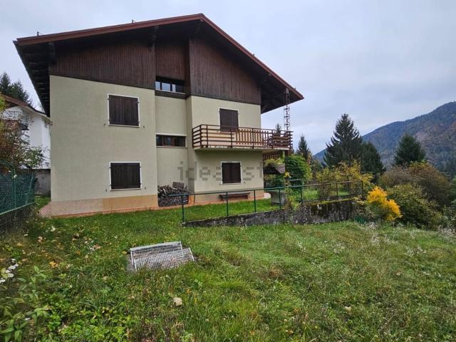 Case e ville in vendita di 330 m² in Via Stalivieri, 47