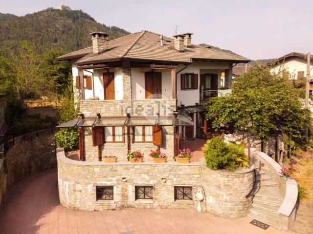 Case e ville in vendita di 330 m² in Via Perini, 100