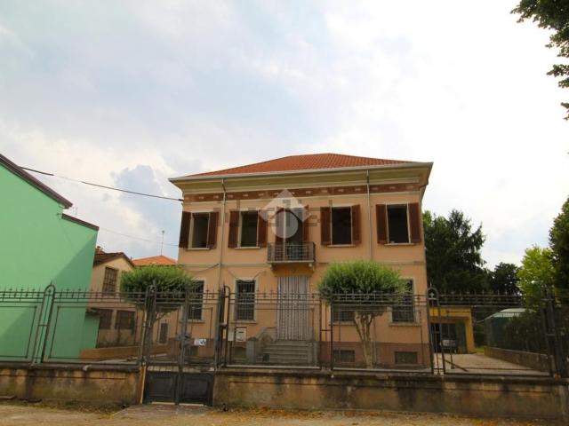 Case e ville in vendita di 330 m² in Via Piave, 16