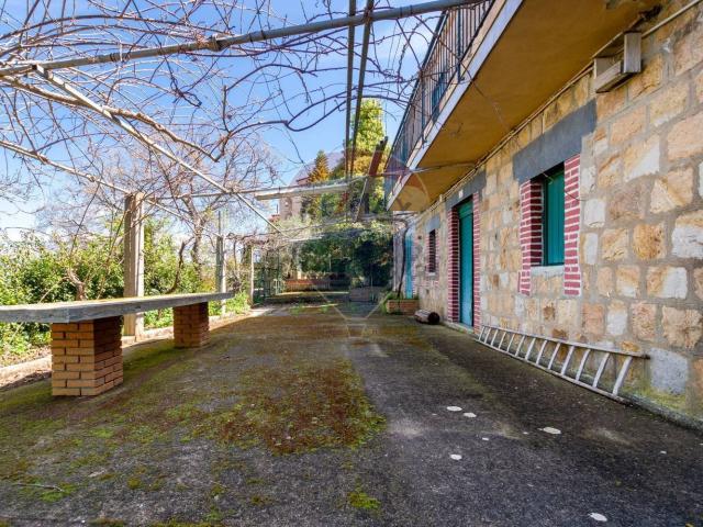 Case e ville in vendita di 330 m² in Via Pietro Mascagni