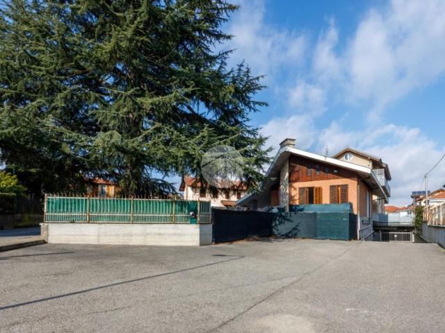 Case e ville in vendita di 330 m² in Via Roaschia, 32