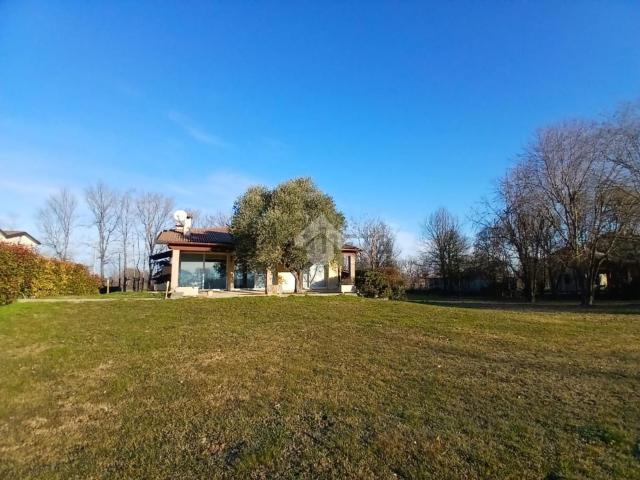 Case e ville in vendita di 330 m² in Via Roma