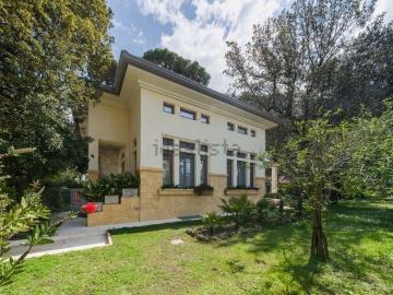 Case e ville in vendita di 330 m² in Via Vittorio Emanuele