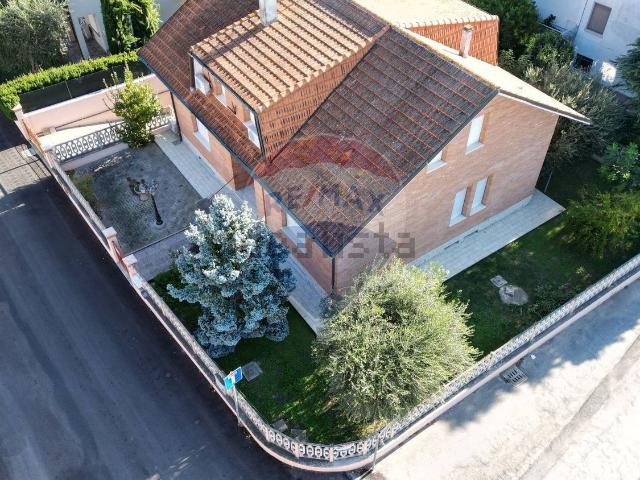 Case e ville in vendita di 330 m² in Via Vittorio Occorsio, 2