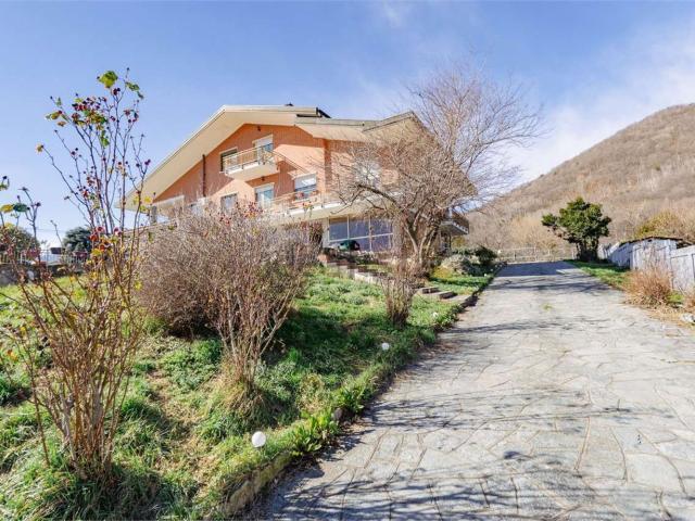 Case e ville in vendita di 330 m² in Via Villanova, 36