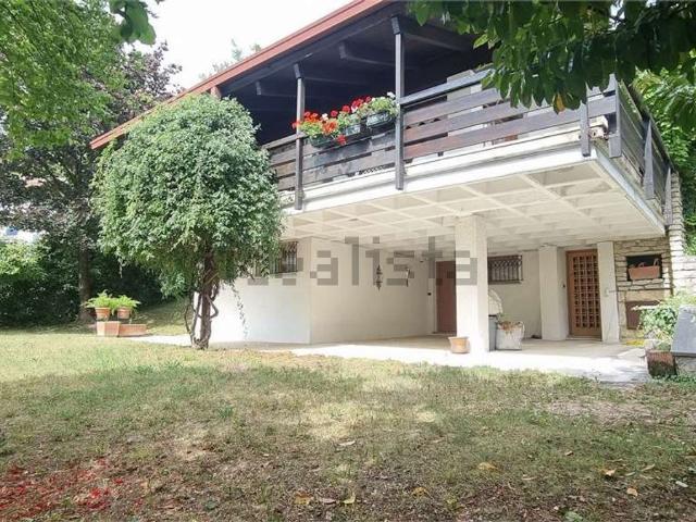 Case e ville in vendita di 330 m² in Viale dei Colli, 16