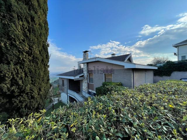 Case e ville in vendita di 330 m² in Viale dell&apos Annunziata, 14