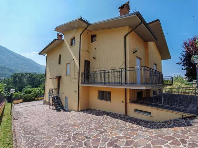 Case e ville in vendita di 330 m² in Viale della Fiera