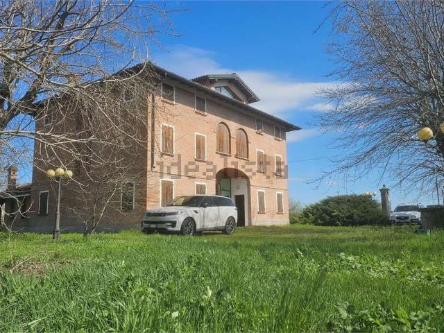 Case e ville in vendita di 330 m² in Viale della Resistenza, 24