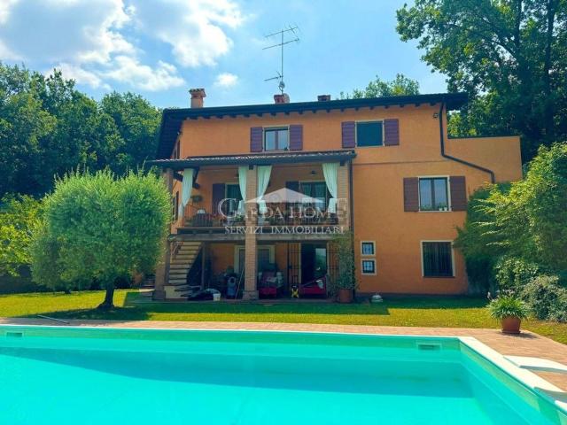Case e ville in vendita di 330 m² in Viale Guglelmo Marconi, 100