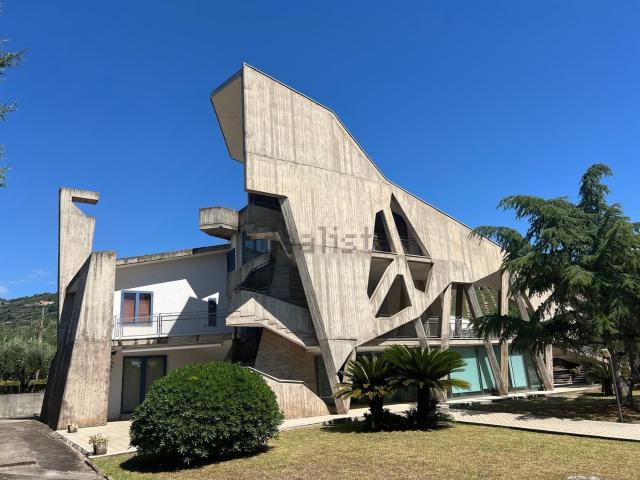 Case e ville in vendita di 330 m² in Contrada Santa Lucia