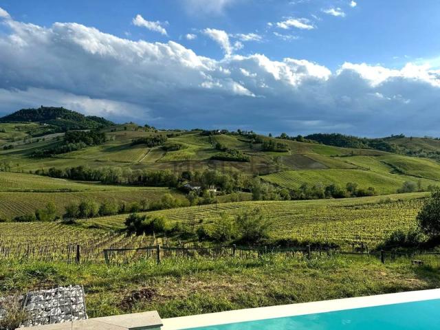 Case e ville in vendita di 330 m² in Frazione Roncaioli, 13