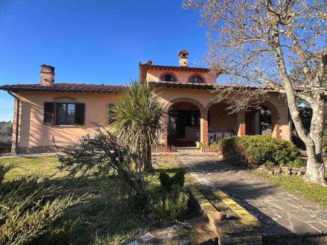 Case e ville in vendita di 330 m² in Località torricella