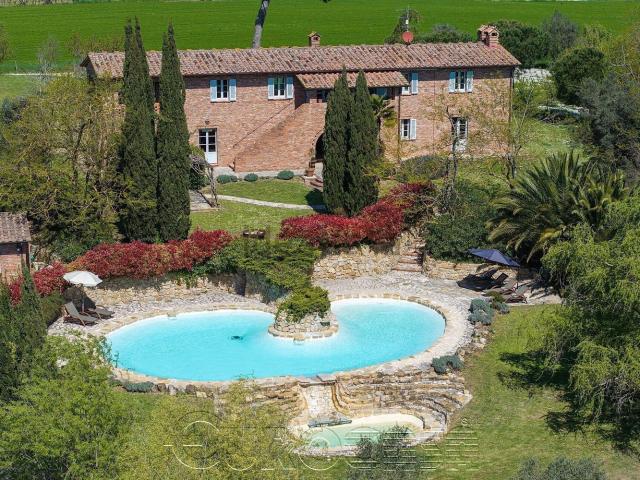Case e ville in vendita di 330 m² in Località Bertoni