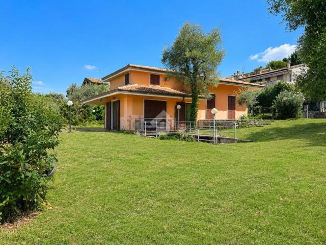 Case e ville in vendita di 330 m² in Località La Cona, 6