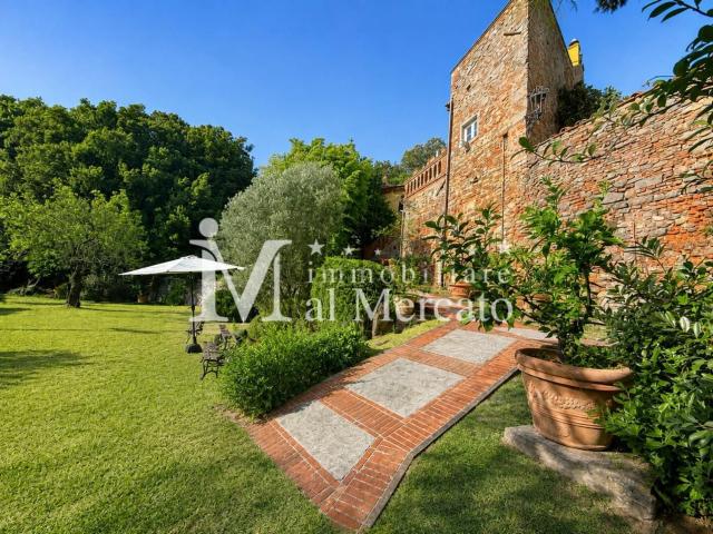 Case e ville in vendita di 330 m² in Piazza Giuseppe Garibaldi