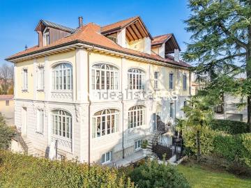 Case e ville in vendita di 330 m² in Piazzale Visconti, 1